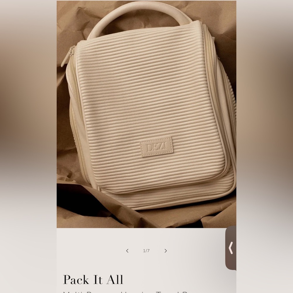 NWT DEZI Pack It All
Multi-Purpose Hanging Travel Bag